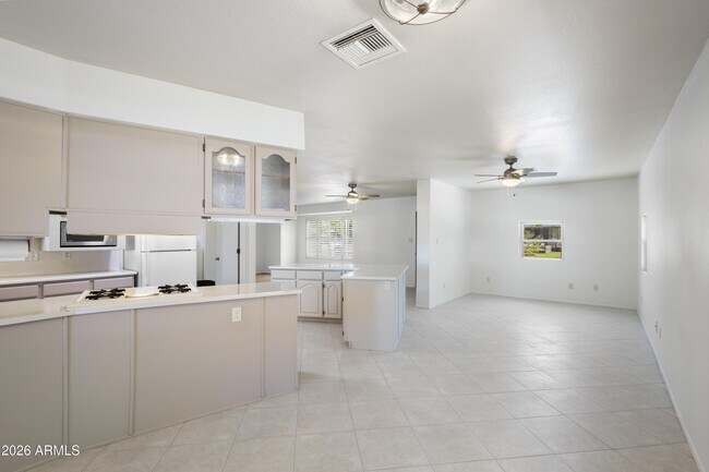 Building Photo - 5742 N 12th Pl