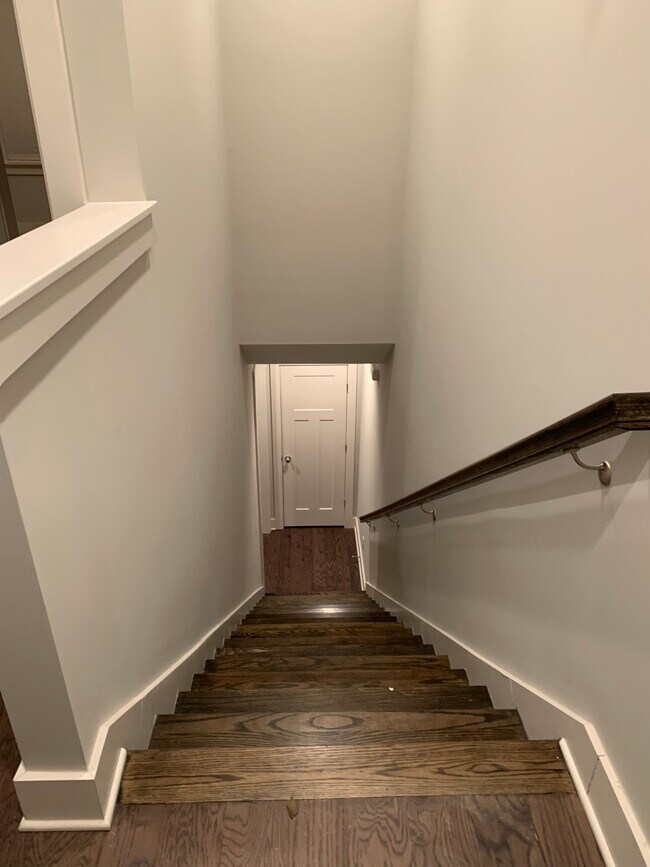 Building Photo - 509 Rosedale Ave