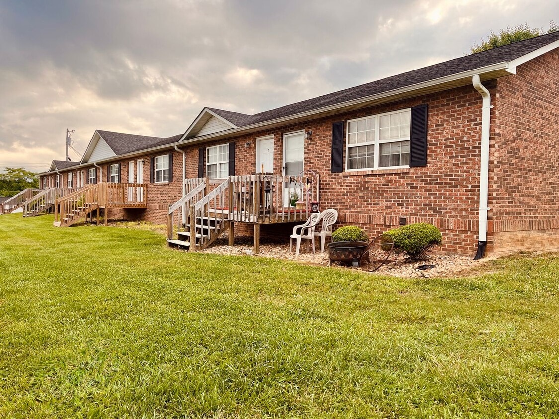 Foto del edificio - Beautiful 2 Bed 1.5 Bath Newly Updated with Garage