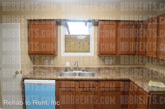 Building Photo - 3 br, 1.5 bath House - 635 Fairview Avenue