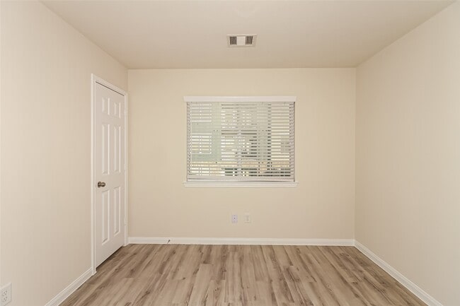 Foto del edificio - 6011 Sugar Field Ln