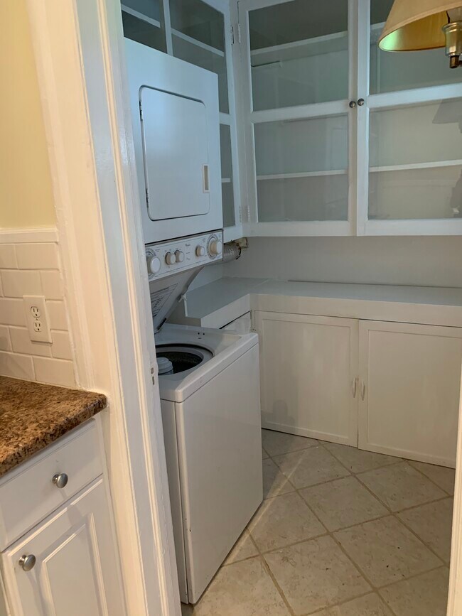 Washer/Dryer - 19 Gates Ave
