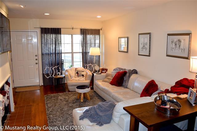 Foto del edificio - 5126 W Mockingbird Ln