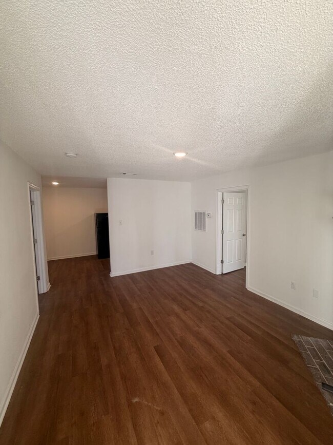 Building Photo - 109 Limoges St