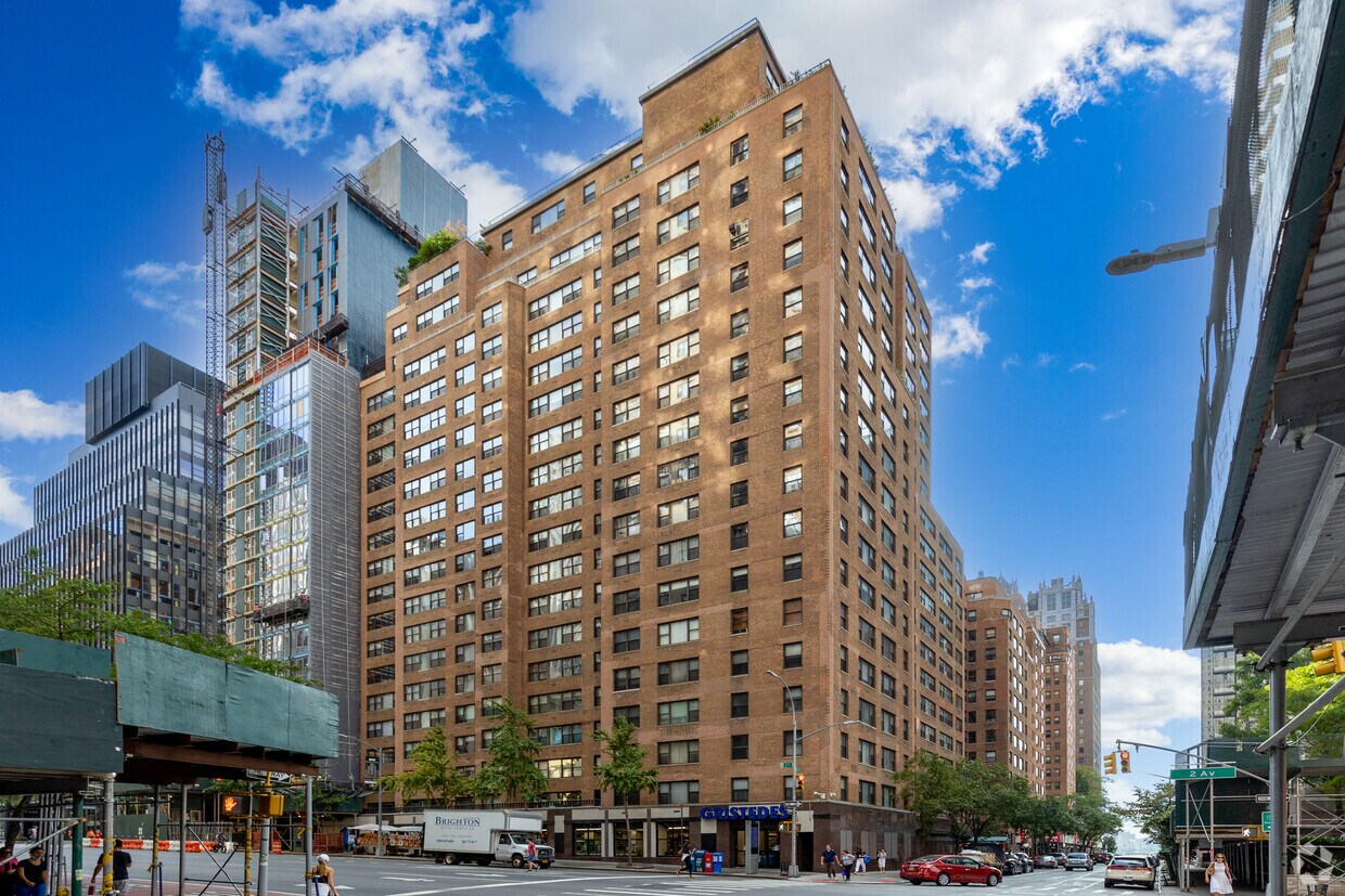 Foto principal - 744-748 2nd Ave