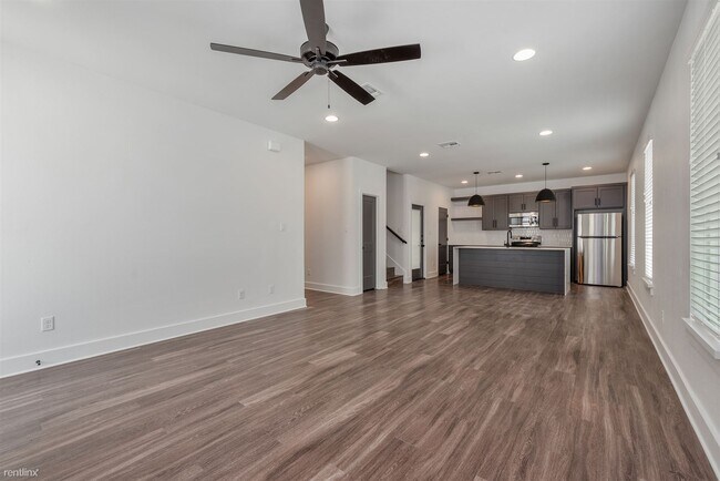 Building Photo - 3 br, 3.5 bath House - 200 Fairway Dr
