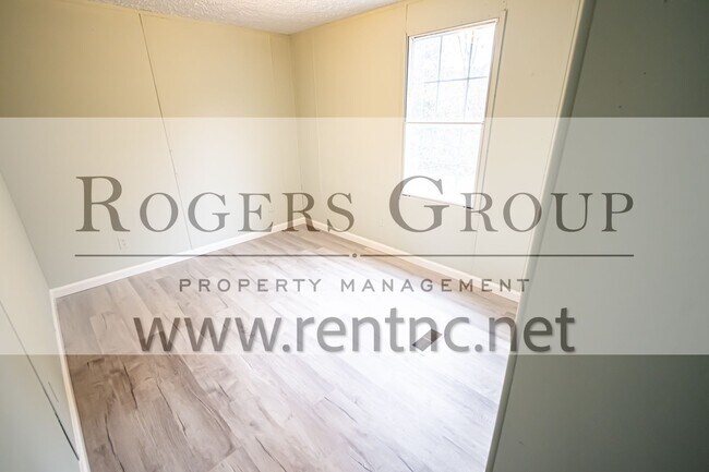 Building Photo - 321 Hidden Lk