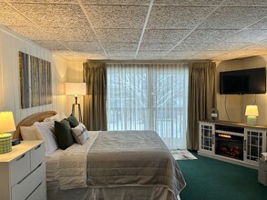 Building Photo - 5712 Shanty Creek Rd