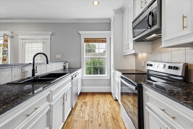 Foto del edificio - 1536 Rutland St