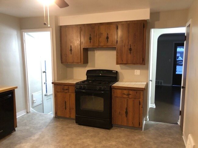 Building Photo - 3/1 in Maple Heights