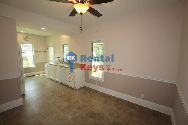 Foto del edificio - Three Bedroom | Two Bathroom House
