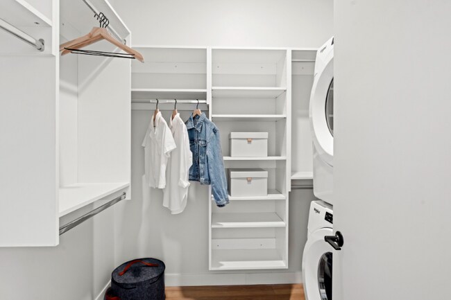 Foto del edificio - 1198 W Van Buren St