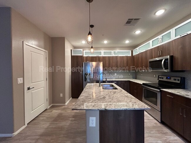 Building Photo - 2329 E Hidalgo Ave