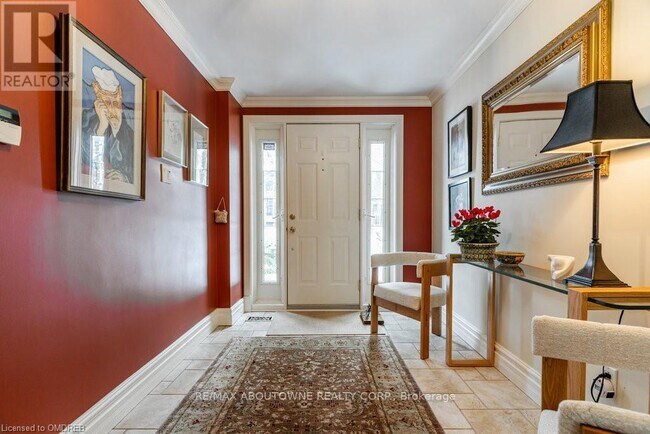 Building Photo - 1306 Hixon St