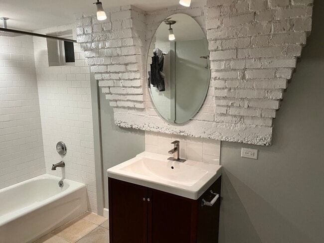 Building Photo - 903 23rd Ave S