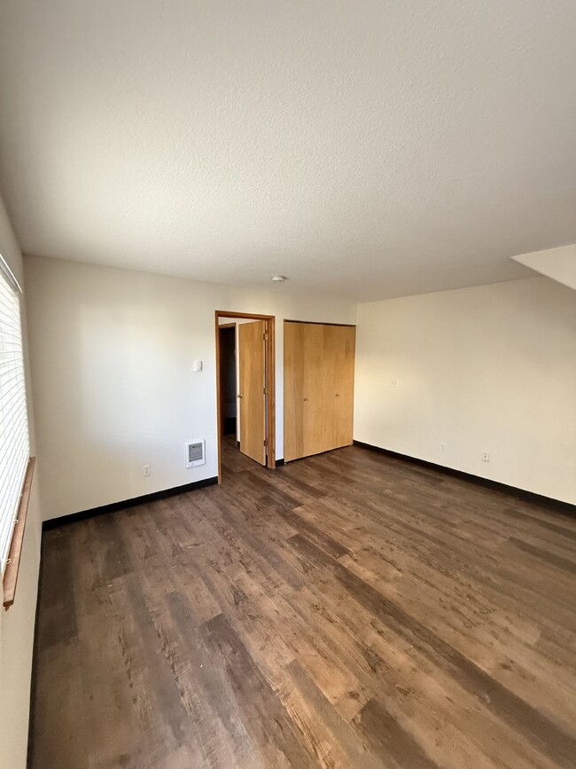 Building Photo - 1-Bedroom with new laminate flooring; Near...