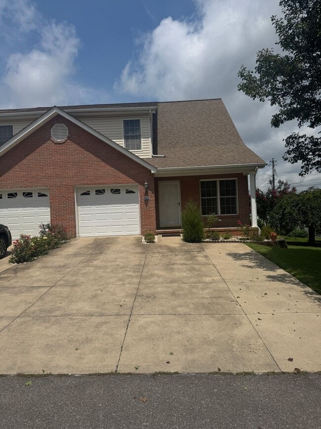 Foto del edificio - Charming Updated Townhouse in Bristol, VA