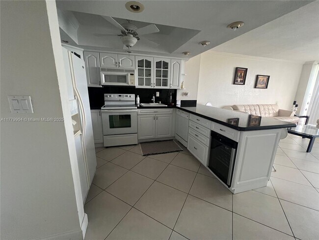 Foto del edificio - 3675 N Country Club Dr
