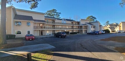 Building Photo - 1025 Plantation Dr W