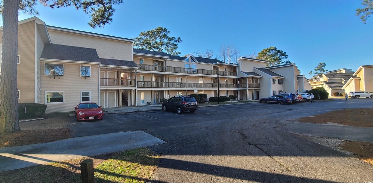 Primary Photo - 1025 Plantation Dr W
