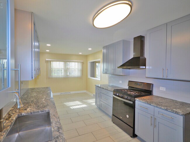 Building Photo - 8931 Moody Ave