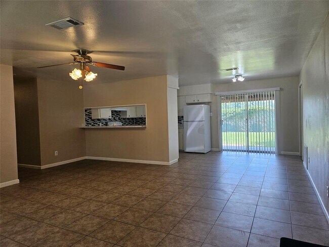 Foto del edificio - 207 Shadow Oaks Dr