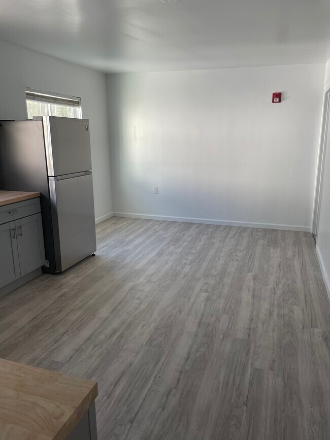 Kitchen dining - 645 Main St