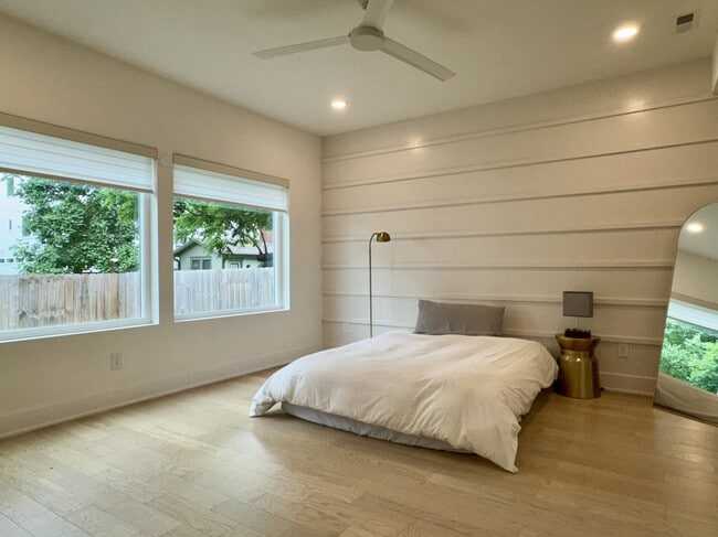 Foto del edificio - 904 Cahal Ave