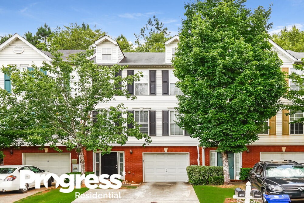 2319 Strathmoor Manor Dr, Lithonia, GA 30058 Townhome Rentals in