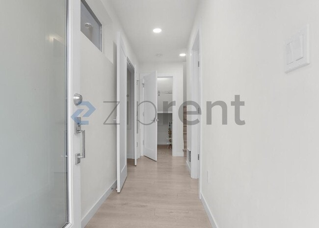 Building Photo - Unit C