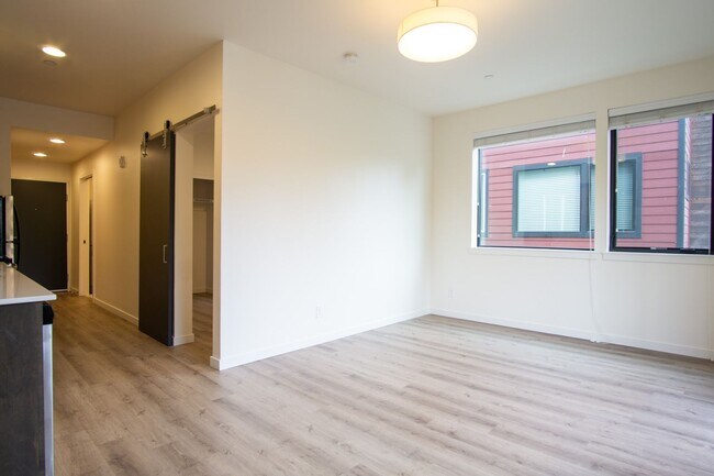 Foto del edificio - 6015 S Virginia Ave
