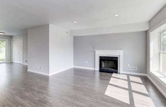Building Photo - 62-63 3 Rivers Dr