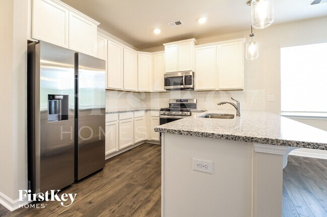 Foto del edificio - 905 Birchcrest Wy