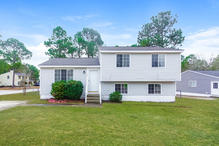 Primary Photo - 30 Wayland Ct