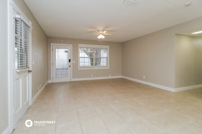 Foto del edificio - 759 Baywood Cir