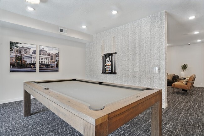 Building Photo - The Whitney