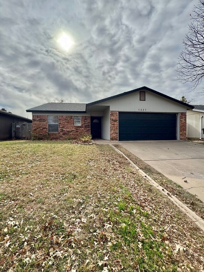 Building Photo - 1237 Tres Rios Dr