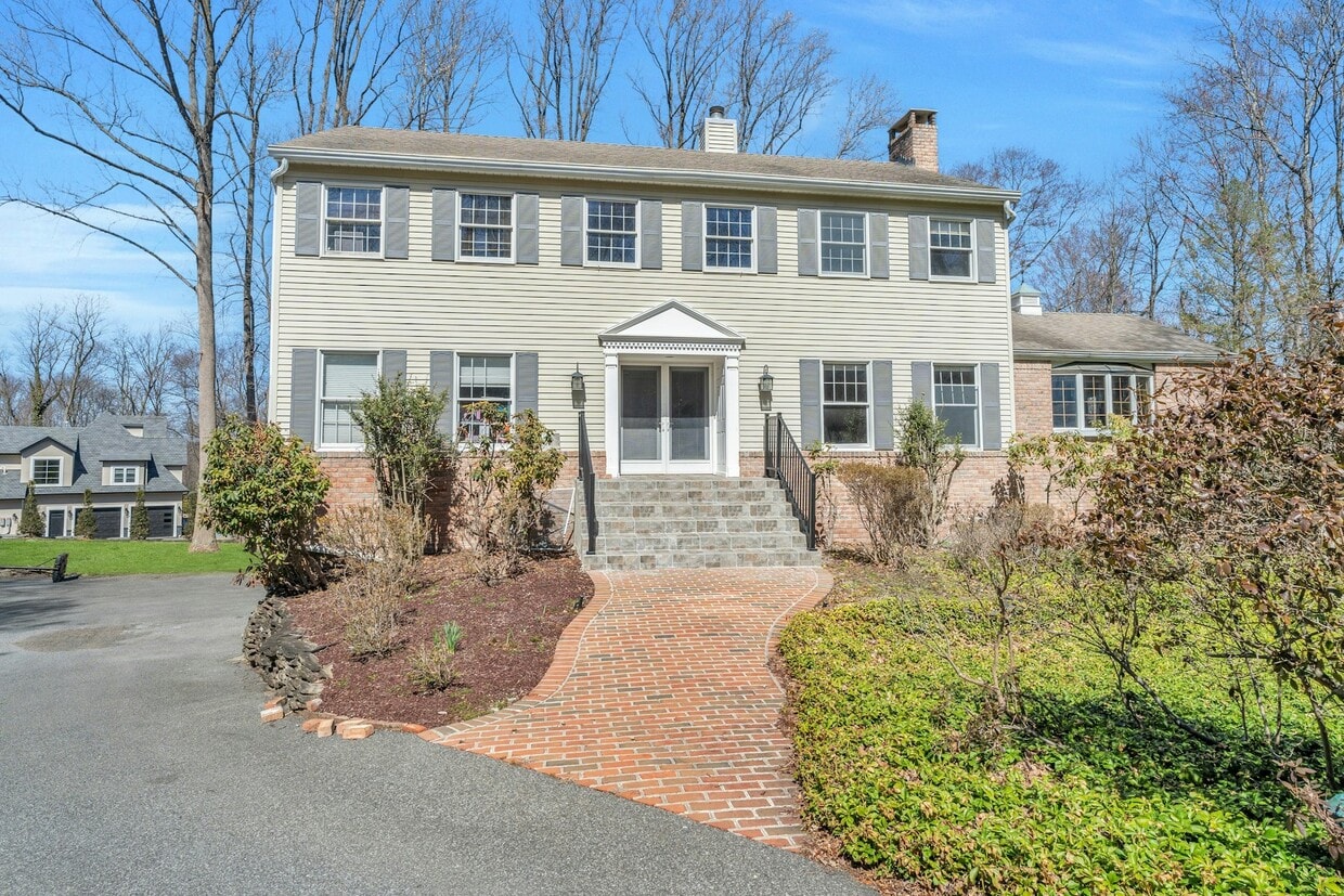 Foto principal - 181 Upper Saddle River Rd