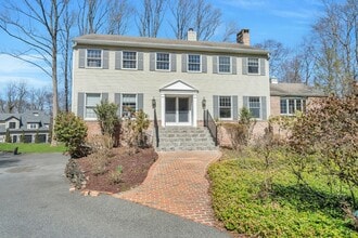 Building Photo - 181 Upper Saddle River Rd