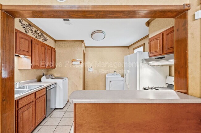 Building Photo - 1224 Bradbury Dr