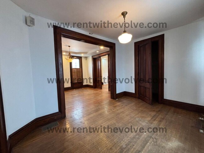 Building Photo - 120 E Franklin St