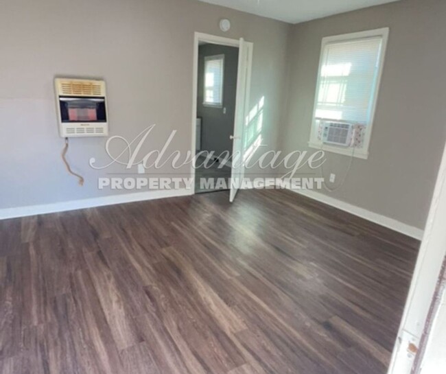 Building Photo - Charming one bedroom one bathroon duplex -...