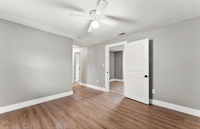 Foto del edificio - 2150 Morehouse Rd