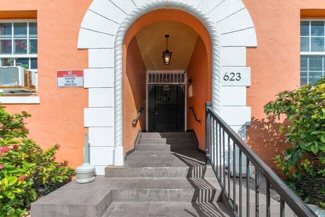 Foto del edificio - 623 Park Pl