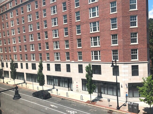 Foto del edificio - 475 Commonwealth Ave