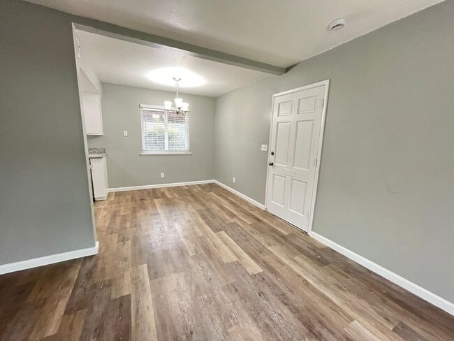 Building Photo - 3384 E Sierra Madre Ave