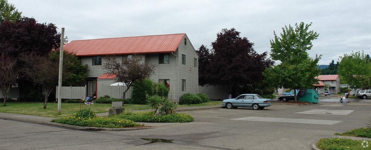 Building Photo - Oakcrest Family Housing