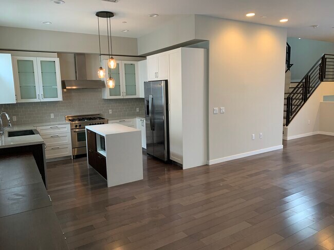 Open floor plan - 5935 Luna Park