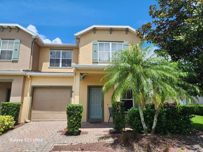 End Unit Location near pool - 857 Park Grove Ct