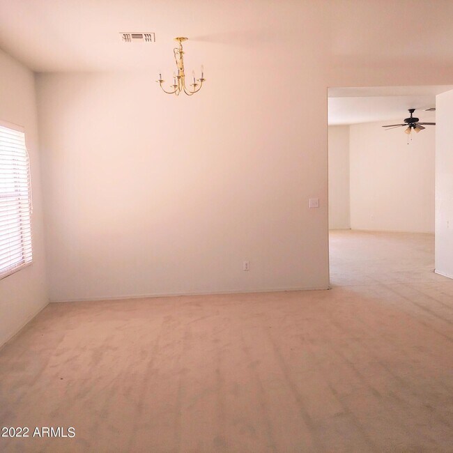 Building Photo - 625 W Silver Reef Ct